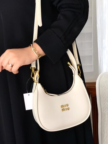 شنطه ماركه ميو ميو مطفي