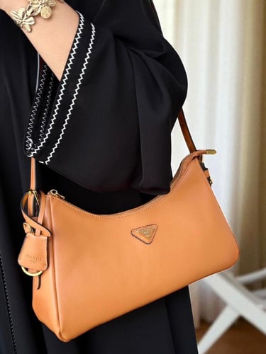 شنطه ماركه برادا بتصميم عصري