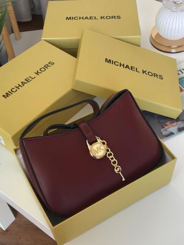 شنطة مايكل كورس