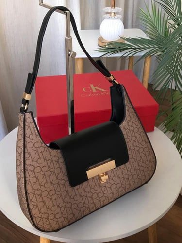 شنطة كالفن كلاين