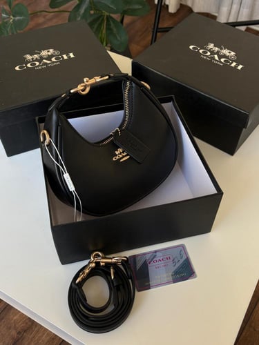 شنطه ماركه كوتش صغير