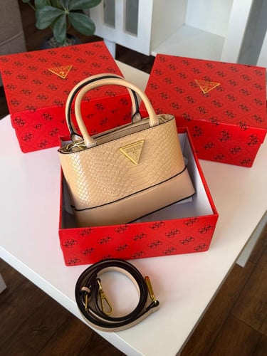 شنطه ماركه جيس لمعه