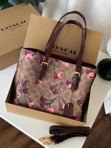 شنطه ماركه كوتش كرز