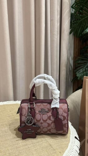 شنطه ماركه كوتش