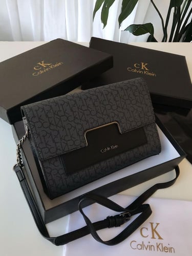 شنطة كالفن كلاين