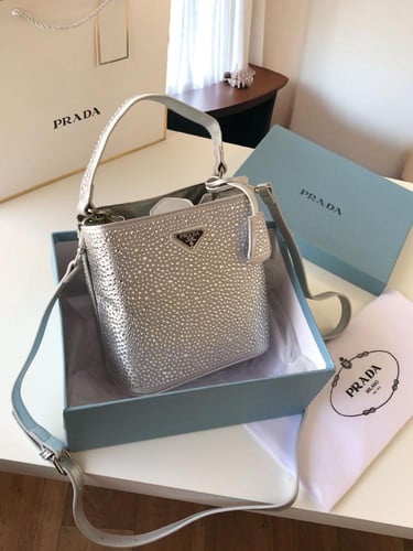 شنطه برادا كريستال