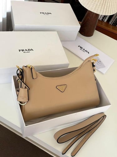 شنطه ماركه برادا بتصميم عصري