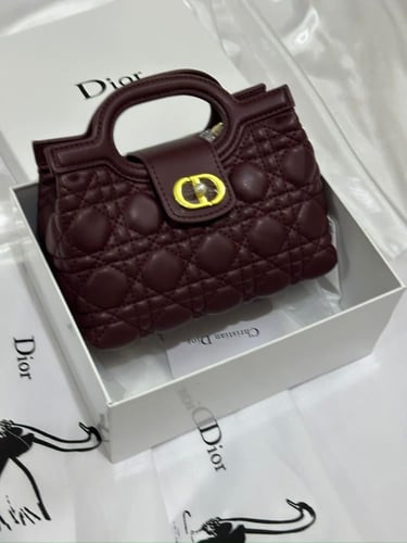 شنطه ماركه ديور وسط