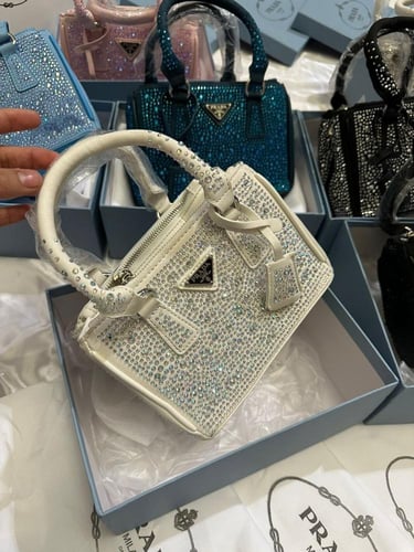 شنطه ماركه برادا كريستال