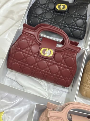 شنطه ماركه ديور وسط