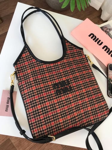 شنطه ماركه ميو ميو