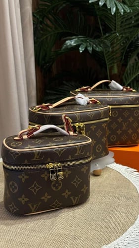 شنطه مكياج ماركه لويس فيتون