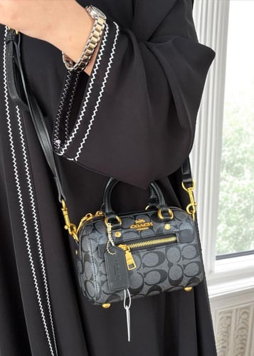 شنطه كوتش بتصميم عصري سحاب من الامام