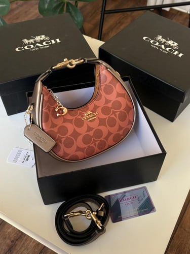 شنطه ماركه كوتش صغير