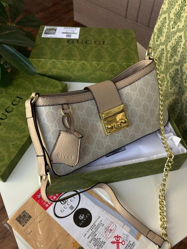 شنطه ماركه قوتشي