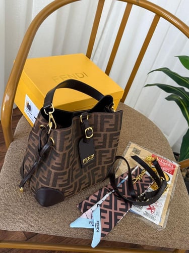 شنطه ماركه فندي