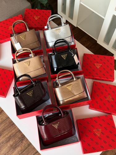 شنطه ماركه جيس لمعه