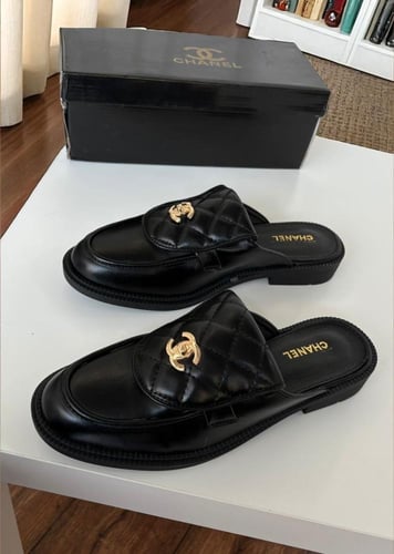 شوز ماركه شانيل مفتوح من الخلف