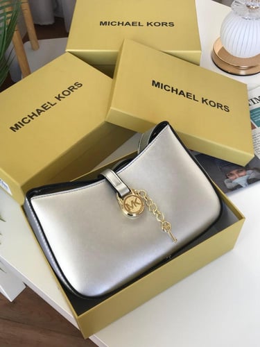 شنطة مايكل كورس