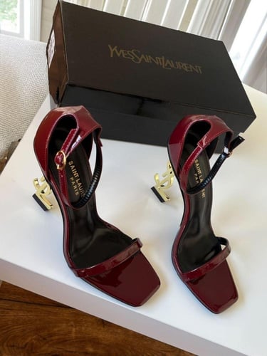 كعب سان لوران