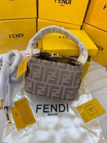 شنطه ماركه فندي