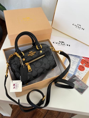 شنطه كوتش بتصميم عصري سحاب من الامام