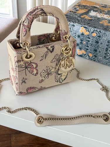 شنطه ماركه ديور فراشات ماستر كواليتي