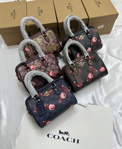 شنطه ماركه كوتش كرز