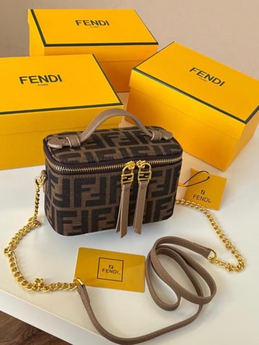 شنطه ماركه فندي ماستر