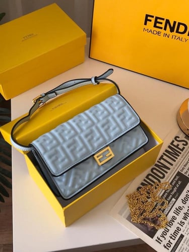 شنطه ماركه فندي