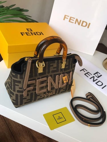 شنطه ماركه فندي