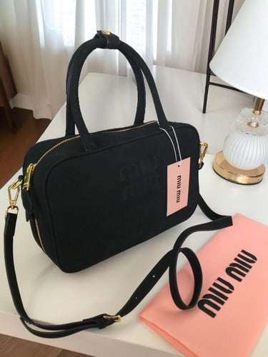 شنطه ماركه ميو ميو وسط