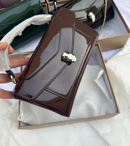 شنطه ماركه بولغاري لامع