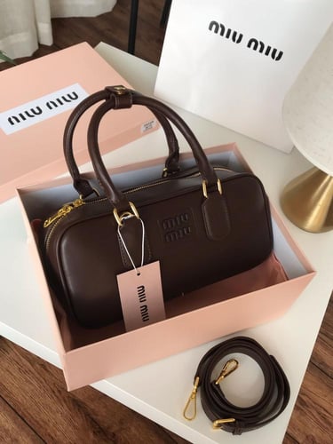 شنطه ماركه ميو ميو