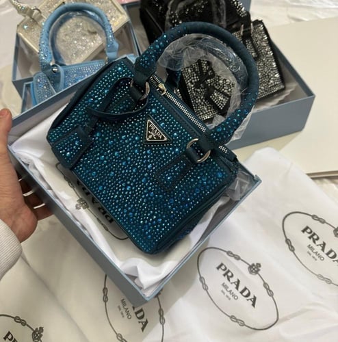 شنطه ماركه برادا كريستال