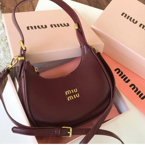 شنطه ماركه ميو ميو مطفي