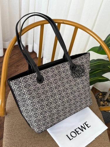 شنطه ماركه لويفي