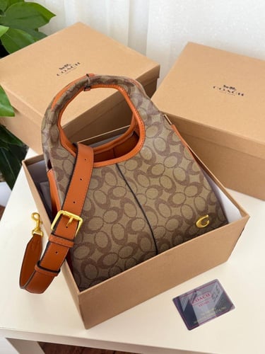 شنطه ماركه كوتش