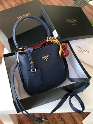 شنطه ماركه برادا