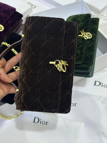 شنطه ماركه ديور مخمل