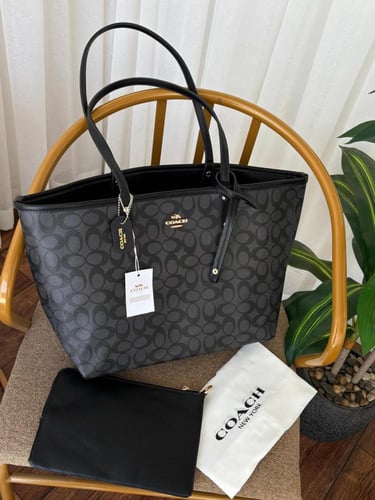 شنطه ماركه كوتش كبير