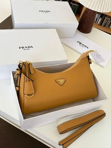 شنطه ماركه برادا بتصميم عصري