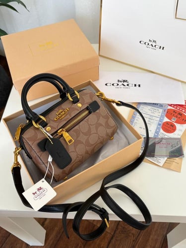 شنطه كوتش بتصميم عصري سحاب من الامام