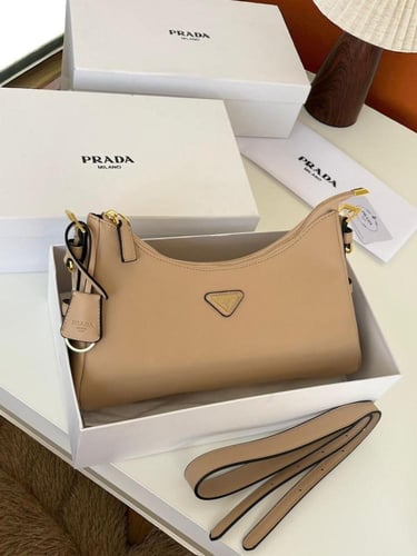 شنطه ماركه برادا بتصميم عصري