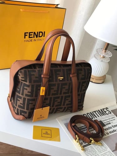 شنطه ماركه فندي