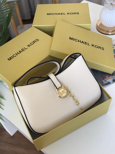 شنطة مايكل كورس