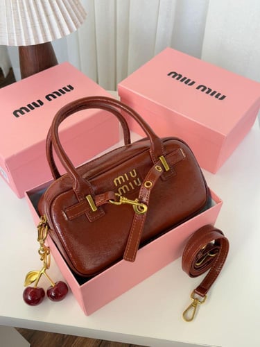 شنطه ماركه ميو ميو لمعه