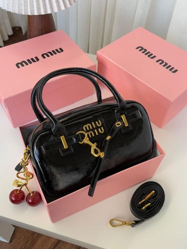 شنطه ماركه ميو ميو لمعه