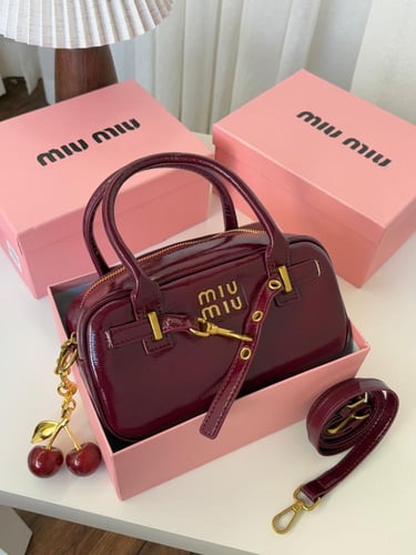 شنطه ماركه ميو ميو لمعه