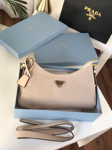 شنطه ماركه برادا بتصميم عصري